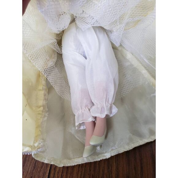 Red Haired Girl in Yellow Southern Dress With Parasol 16 Inch Porcelain Doll - Picture 8 of 9